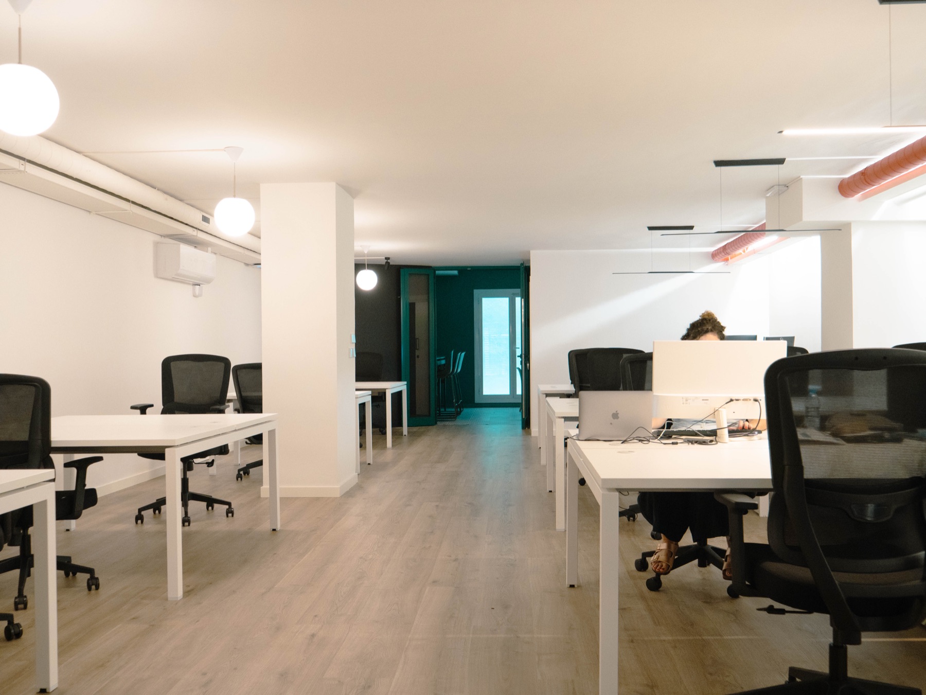 Zona de coworking oberta de B58 al Poblenou, Barcelona