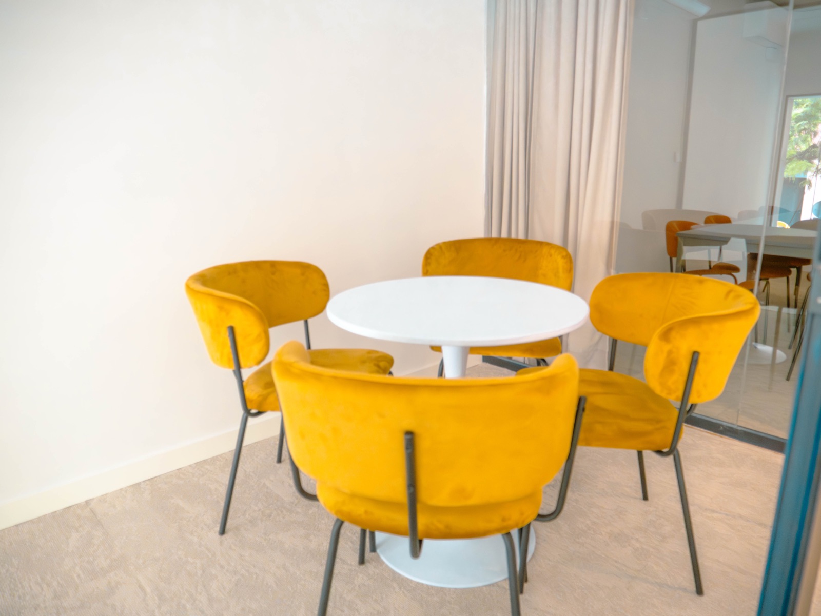 Sala S de B58 Coworking — 3 persones
